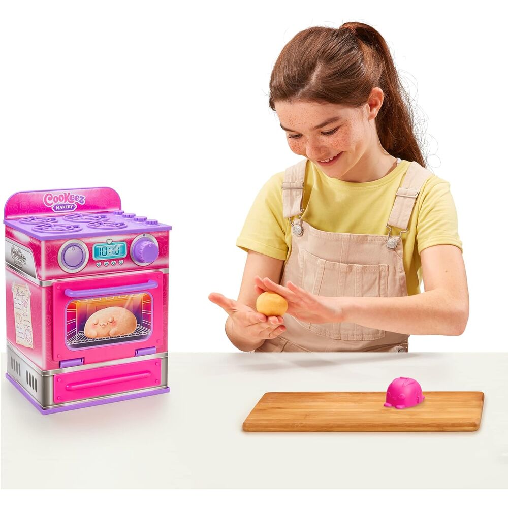 Cookeez Makery Magic Oven Interactive plush toy