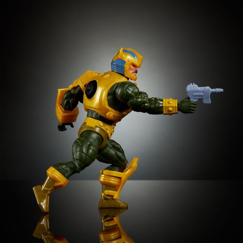 Masters of the Universe x Transformers Bumblebee Armor Man-At-Arms figure 14cm